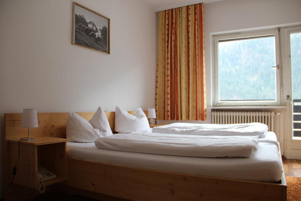 Alpenhotel Oetz Room photo